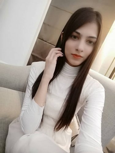 Benzersiz evinde buluşan hatun Efser