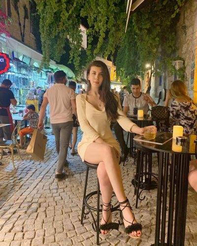 Benzersiz otelde buluşan kadın Nisan