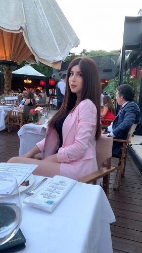Benzersiz otelde buluşan kadın Nisan