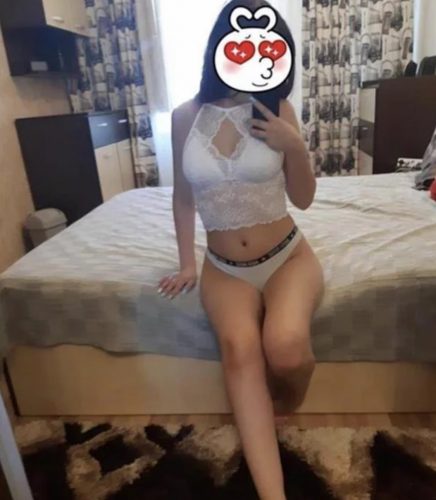 Cazibeli olgun Arife