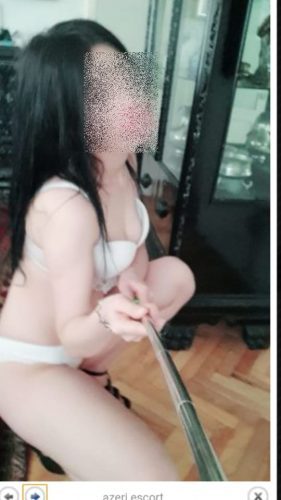 Cıvıl-cıvıl oral yapan kadın Ege