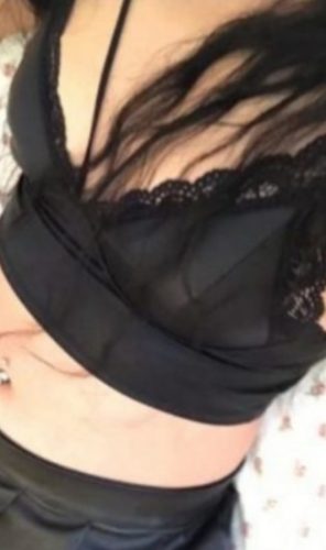Etkileyici esmer eskort Ceyla