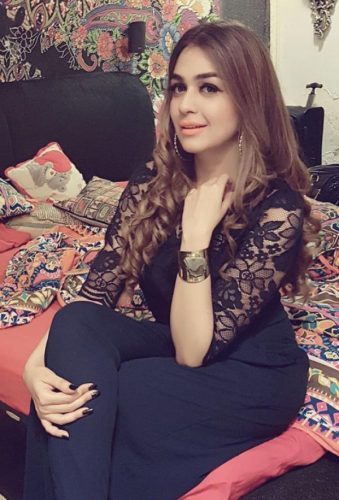 Gösterişli kumral bayan Asena