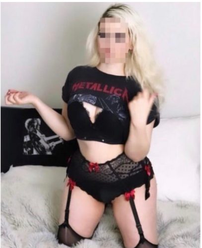 Gösterişli oral yapan bayan Atifet