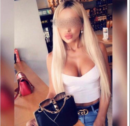 Gösterişli oral yapan bayan Atifet