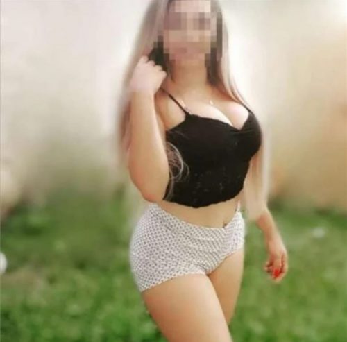 Samimi doyumsuz hanım Esin