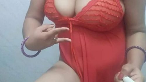 Seksapel ön sevişme yapan Ayla