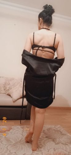 Süper otelde buluşan kız Ruhşen